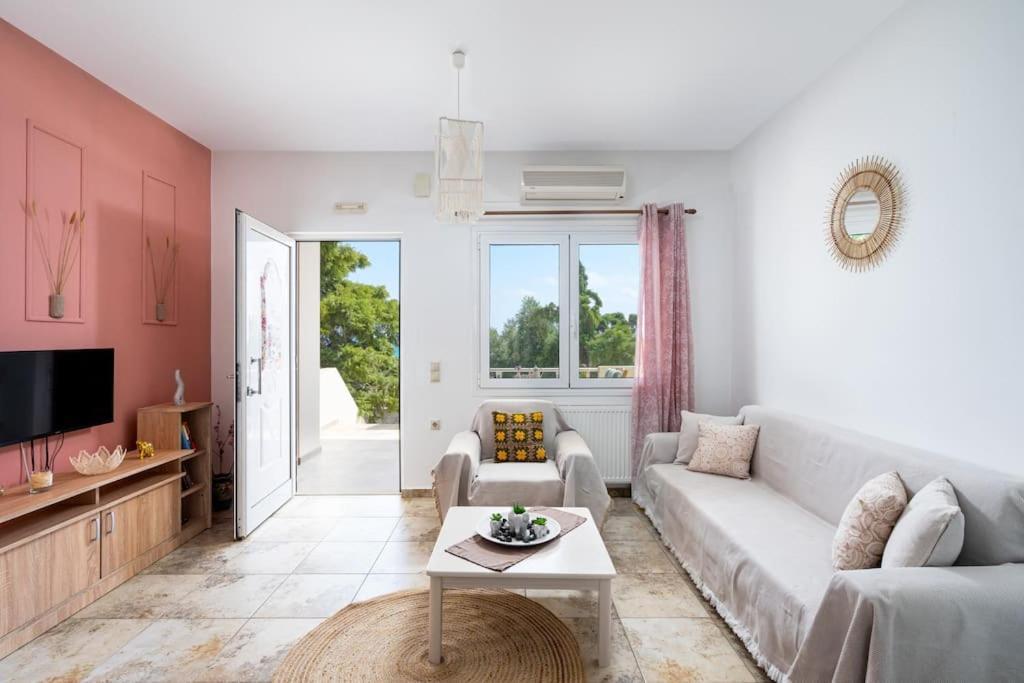 Holiday home Remvi House. Sea And Mountains View. *